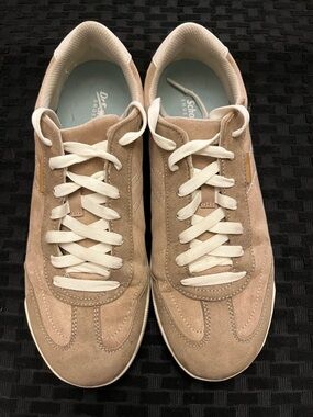 Dr Scholl’s
“Be True” sneaker. Cute and comfortable.